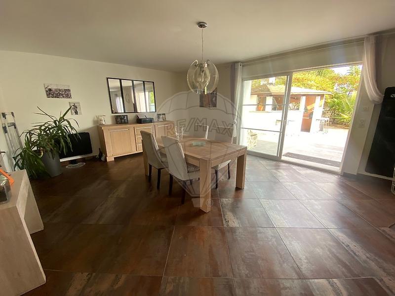 Maison - 182 m² - 7 pièces