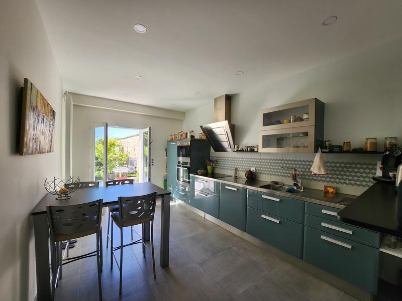 Maison - 218 m² - 9 pièces