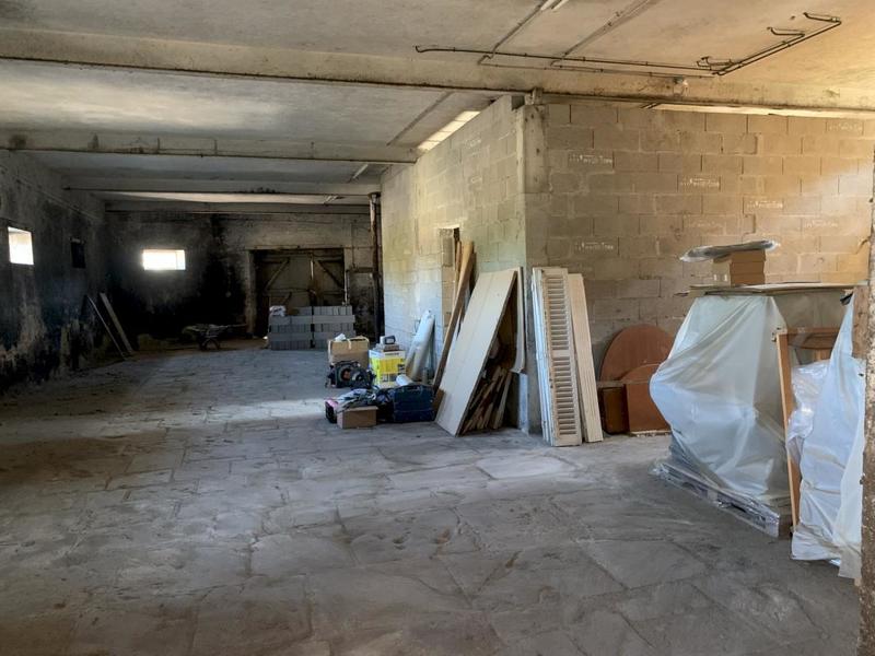 Maison - 648 m² - 11 pièces