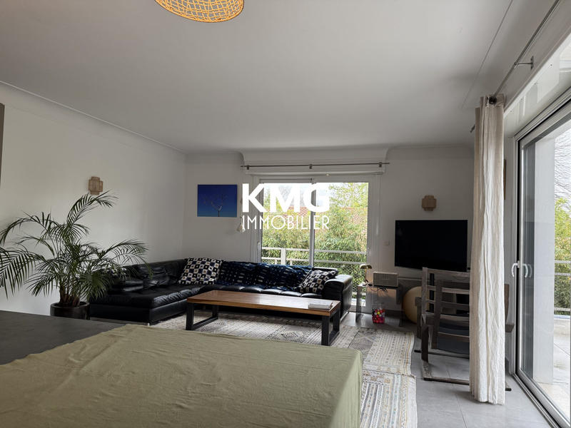 Maison traditionnelle - 210 m² - 9 pièces