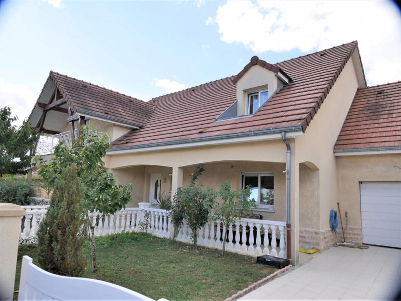 Maison - 258 m² - 8 pièces