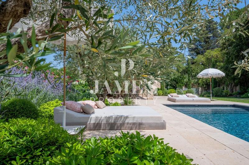 Maison - 258 m² - 9 pièces