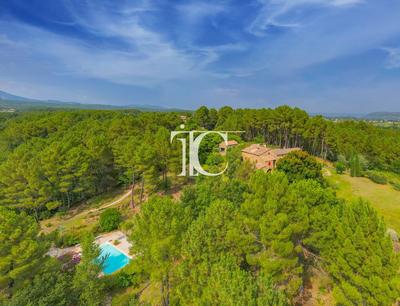 Maison - 245 m² - 9 pièces