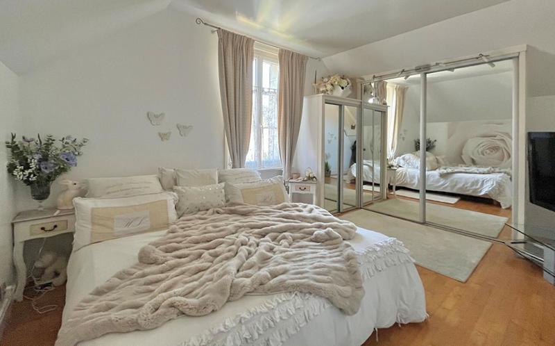 Maison - 260 m² - 8 pièces