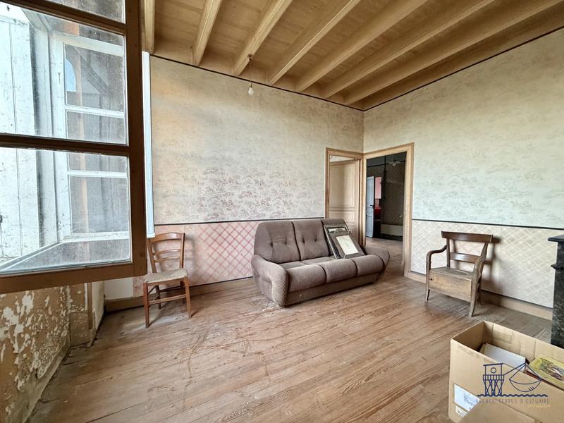 Maison ancienne - 107 m² - 8 pièces