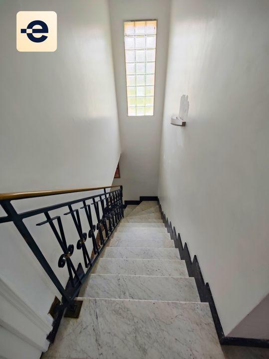 Maison - 246 m² - 7 pièces