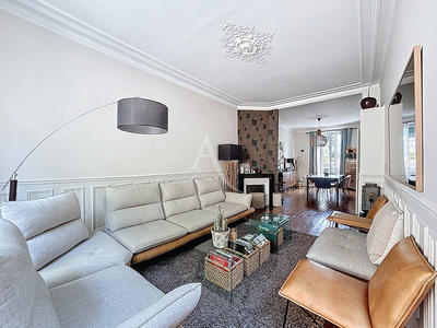 Maison - 210 m² - 8 pièces