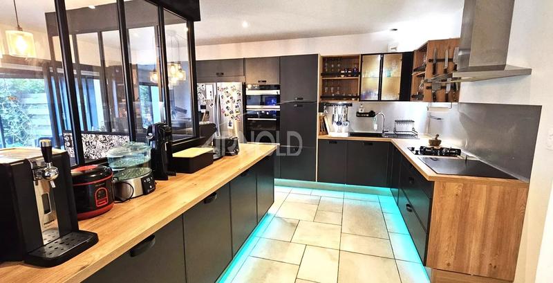 Maison - 190 m² - 7 pièces