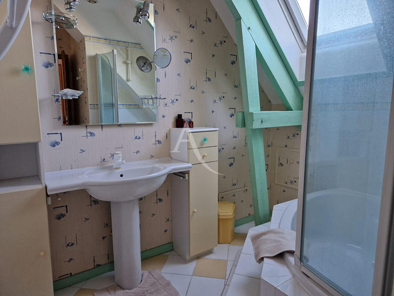 Maison - 178 m² - 8 pièces