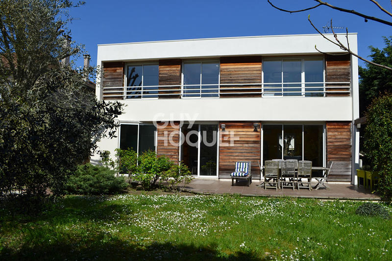 Maison - 192 m² - 7 pièces