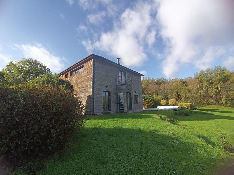 Maison contemporaine - 261 m² - 7 pièces