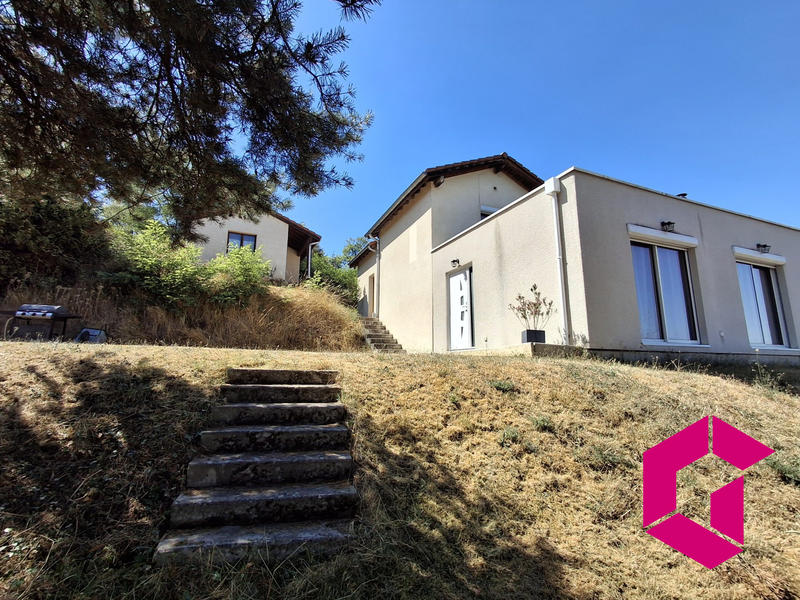 Maison - 99 m² - 4 pièces