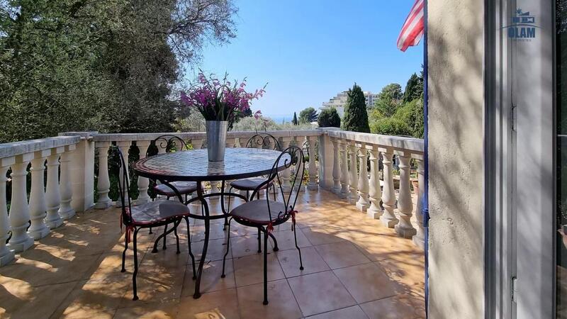 Maison - 377 m² - 12 pièces