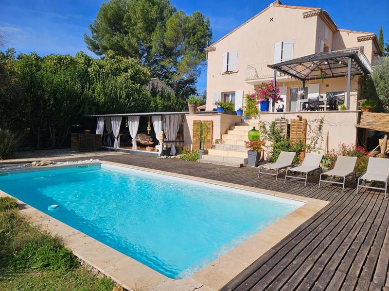 Maison - 181 m² - 7 pièces