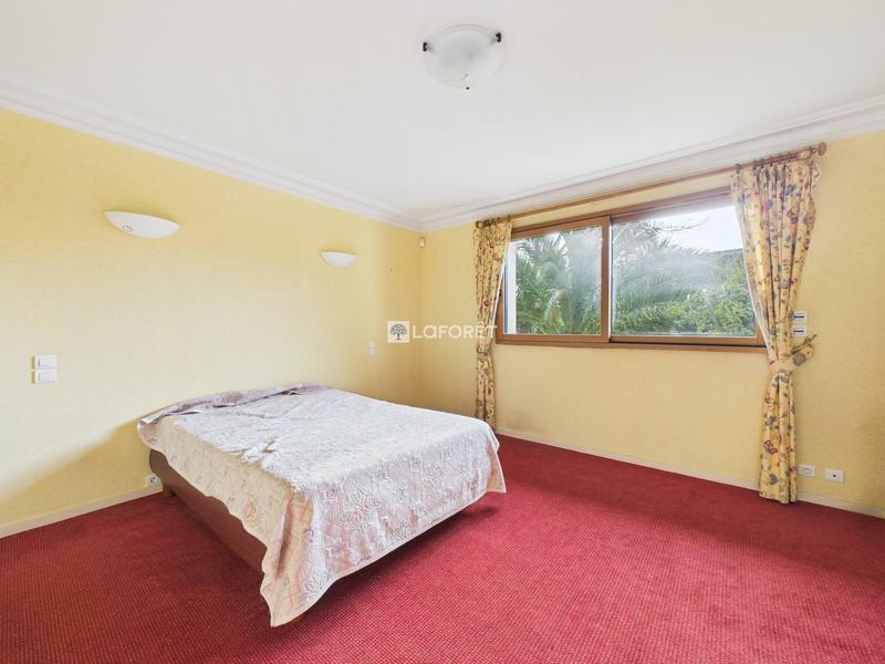 Maison - 215 m² - 7 pièces