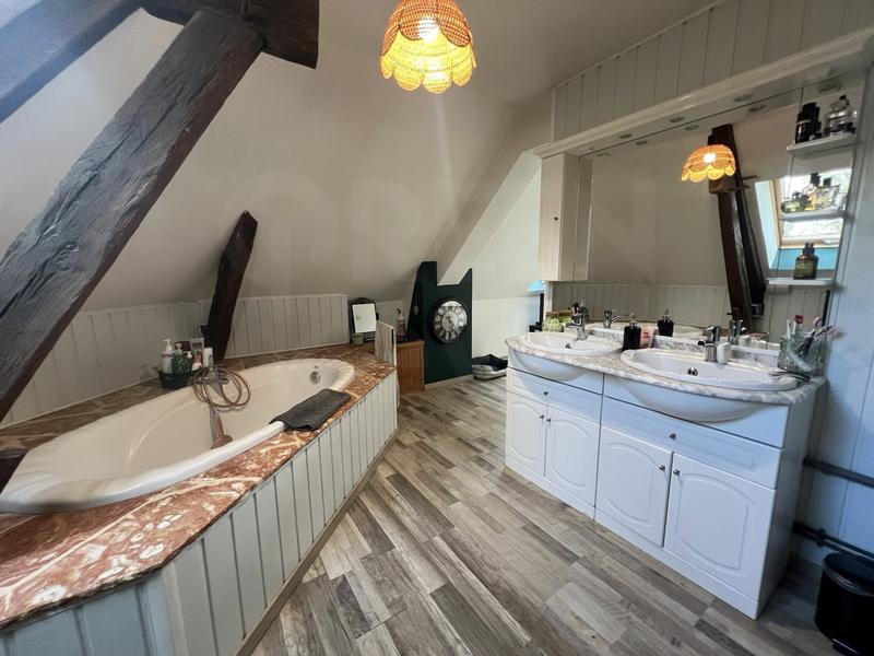 Maison - 216 m² - 6 pièces