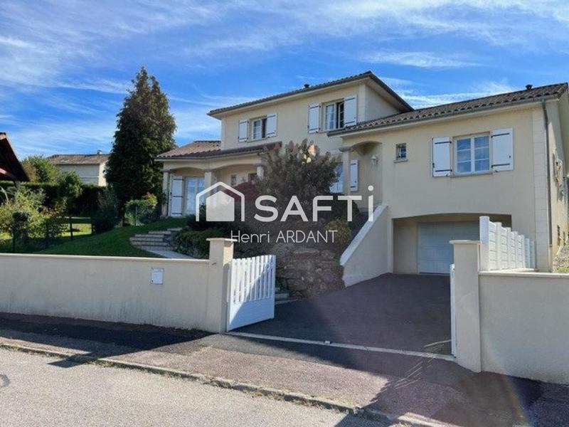 Maison - 240 m² - 7 pièces