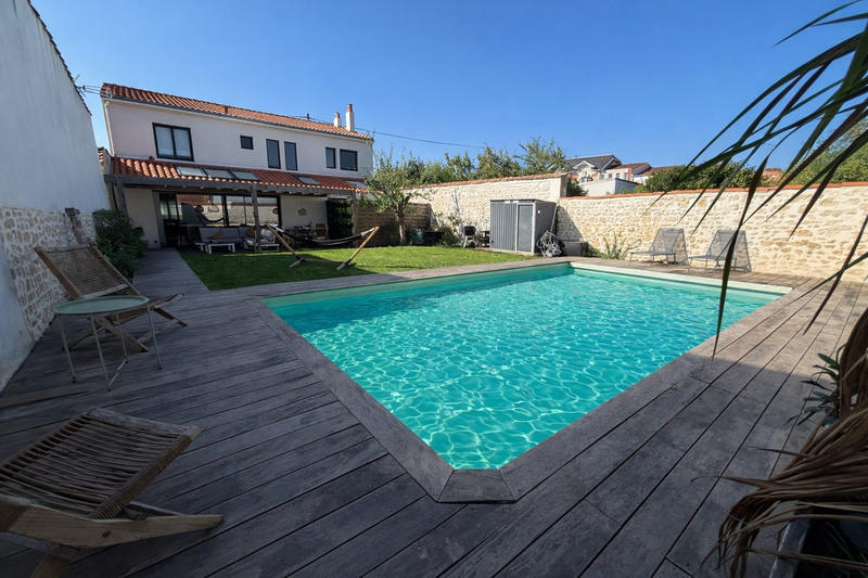 Maison - 181 m² - 6 pièces