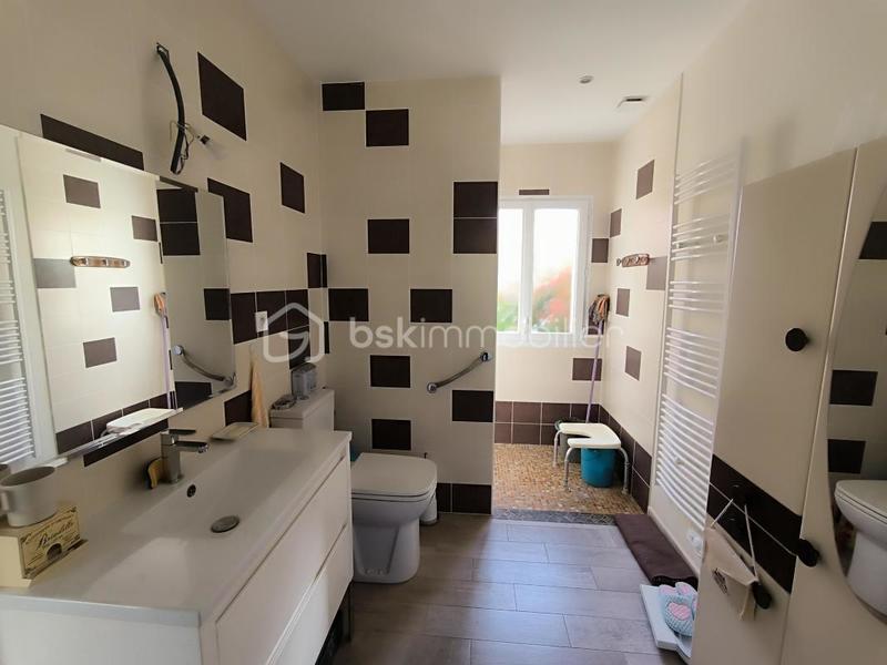 Propriété - 203 m² - 8 pièces