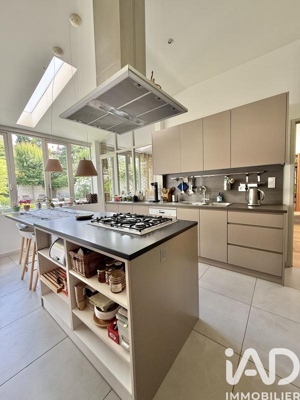 Maison - 215 m² - 8 pièces