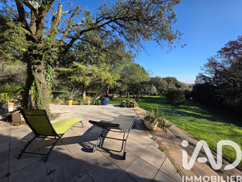 Maison - 210 m² - 6 pièces