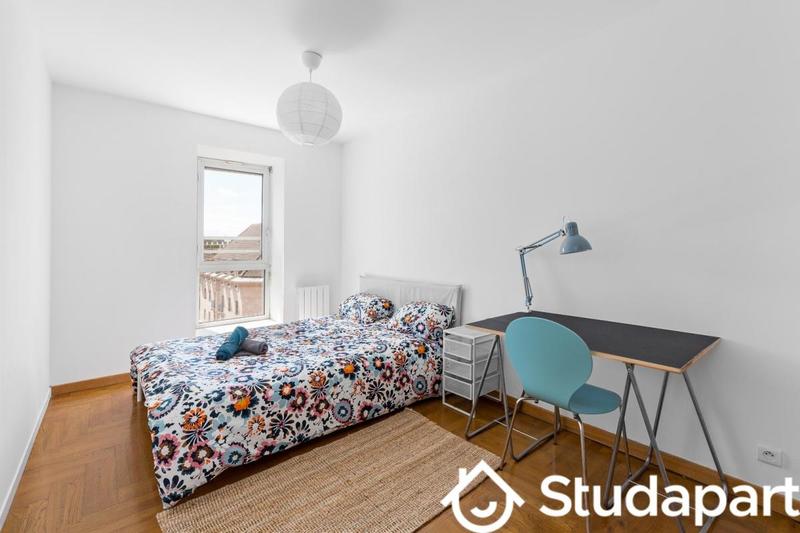 Chambre - 11 m² - 1 pièce