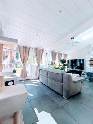 Maison - 184 m² - 12 pièces