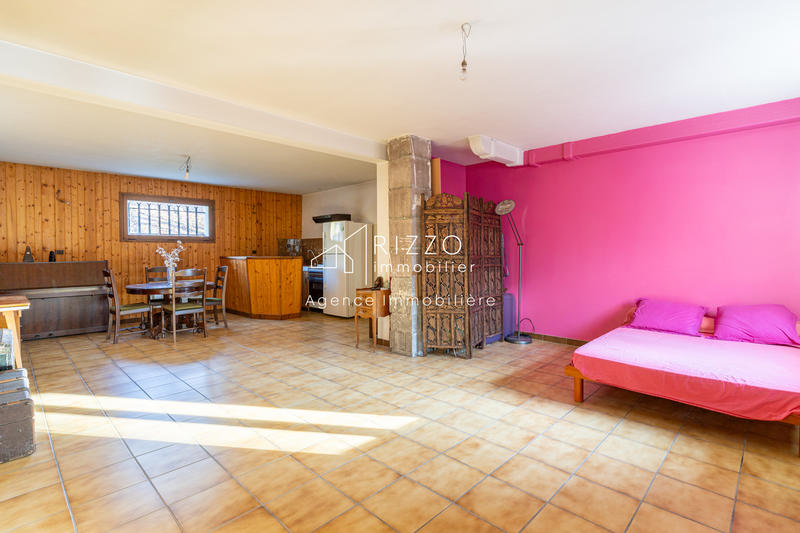 Maison - 222 m² - 5 pièces