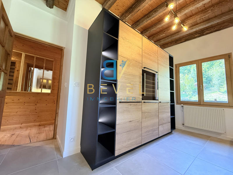 Châlet - 329 m² - 13 pièces