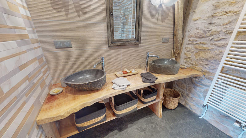 Maison - 900 m² - 16 pièces