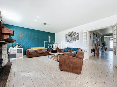 Maison - 233 m² - 10 pièces