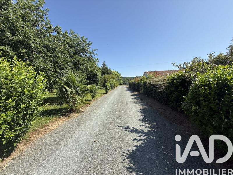 Maison - 2 017 m² - 5 pièces