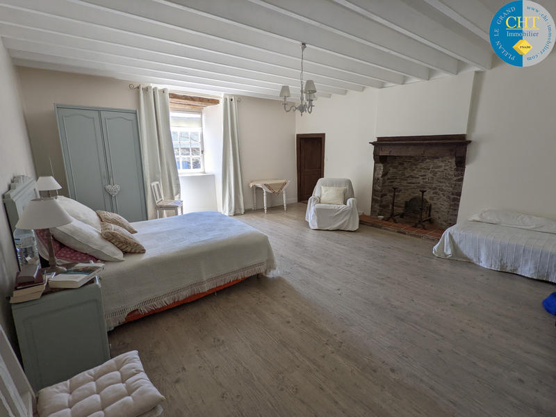 Maison - 228 m² - 12 pièces