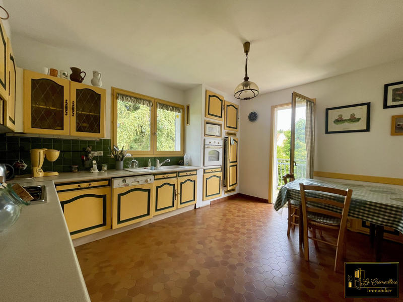 Maison - 236 m² - 9 pièces
