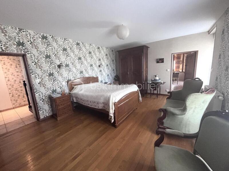 Propriété - 219 m² - 8 pièces