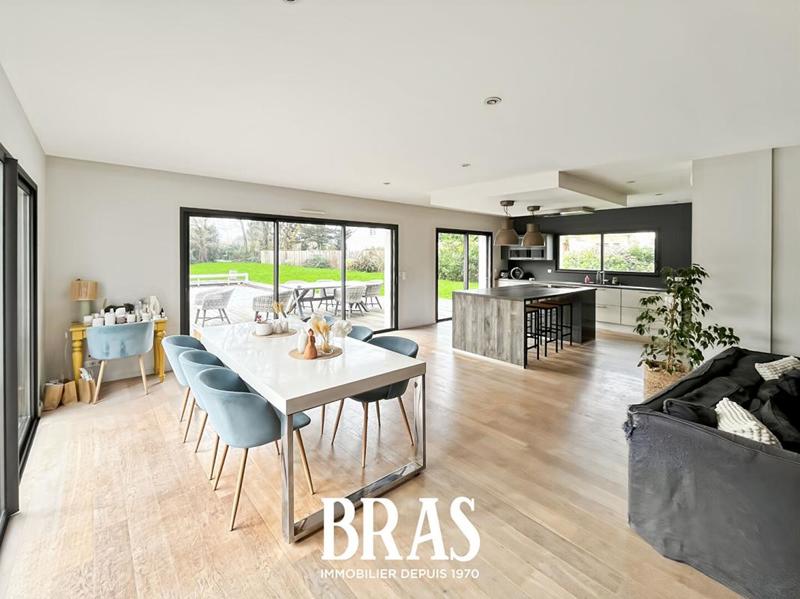 Maison - 170 m² - 6 pièces