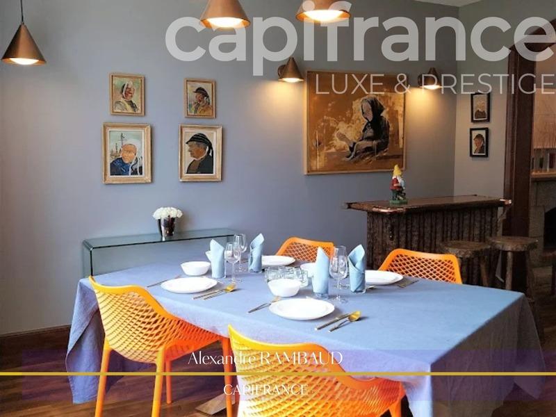 Demeure - 435 m² - 17 pièces