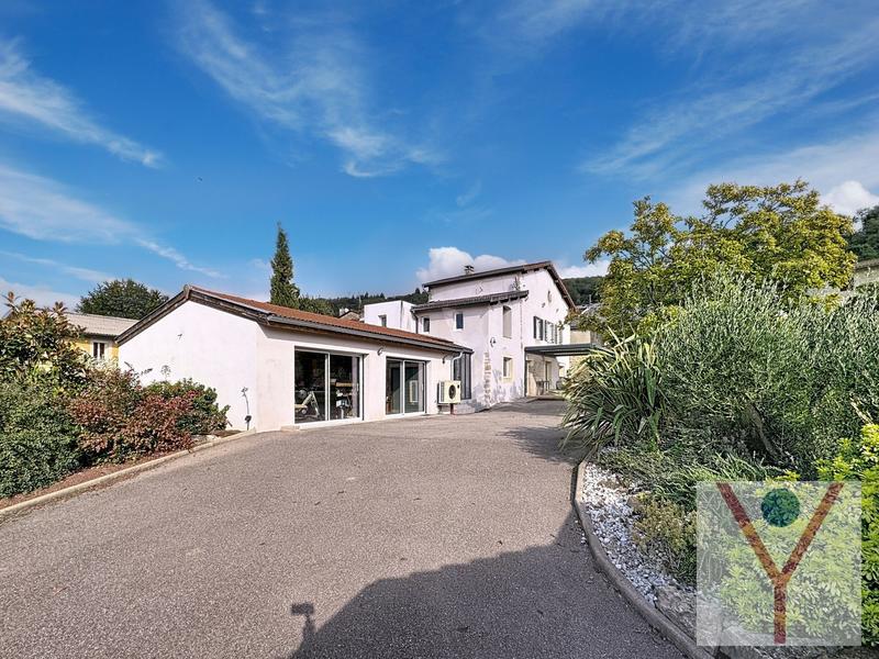 Maison - 316 m² - 8 pièces