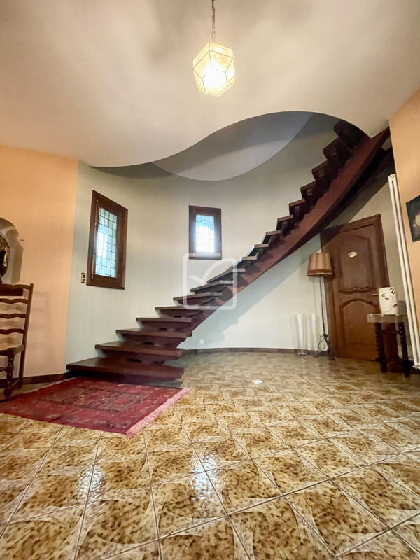 Maison - 333 m² - 8 pièces