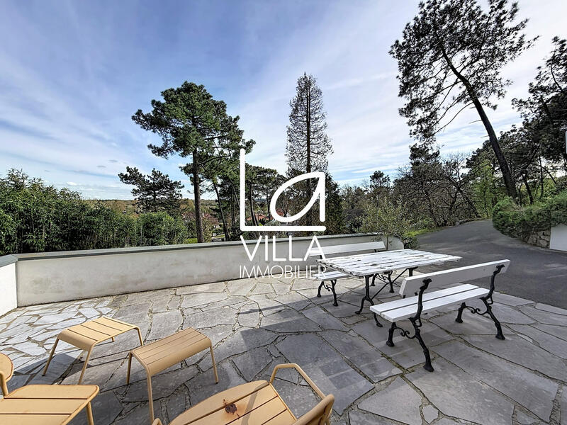 Villa - 213 m² - 6 pièces