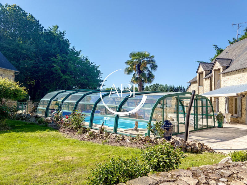 Maison ancienne - 250 m² - 7 pièces