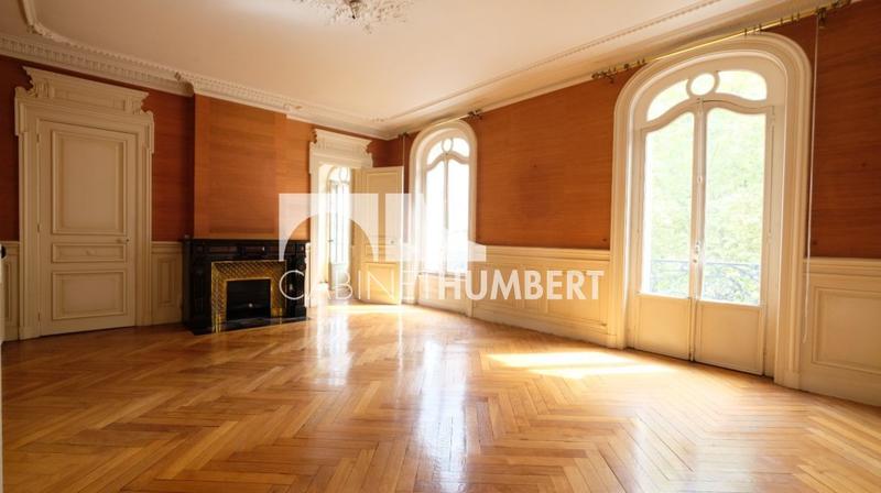 Appartement - 216 m² - 7 pièces