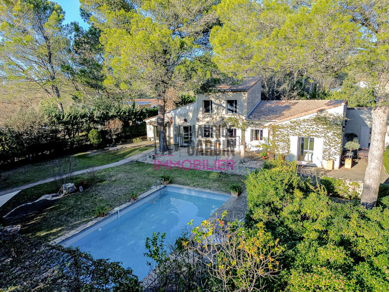 Maison - 186 m² - 5 pièces