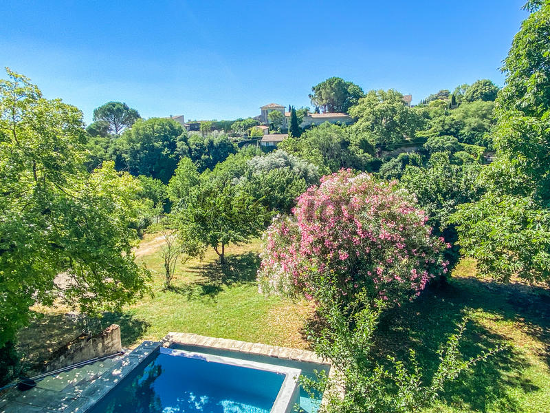 Propriété - 300 m² - 8 pièces