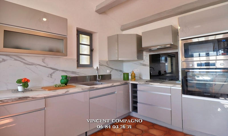 Maison - 230 m² - 10 pièces