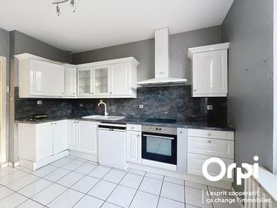 Maison - 104 m² - 4 pièces