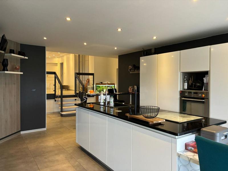 Maison - 197 m² - 7 pièces