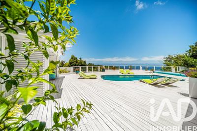 Maison - 235 m² - 7 pièces