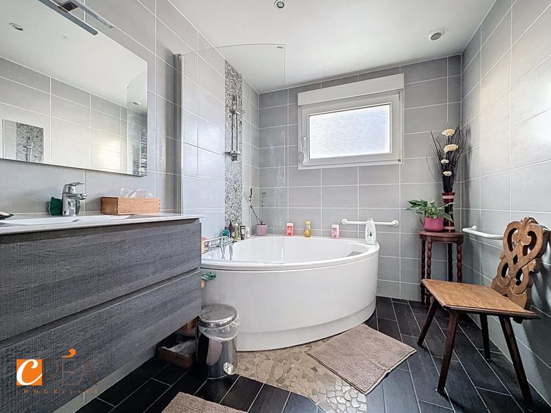 Maison - 85 m² - 6 pièces