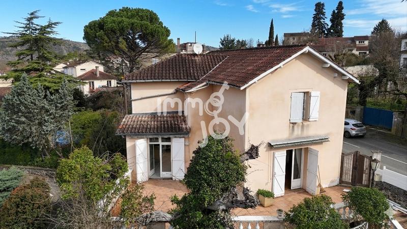 Maison - 214 m² - 7 pièces